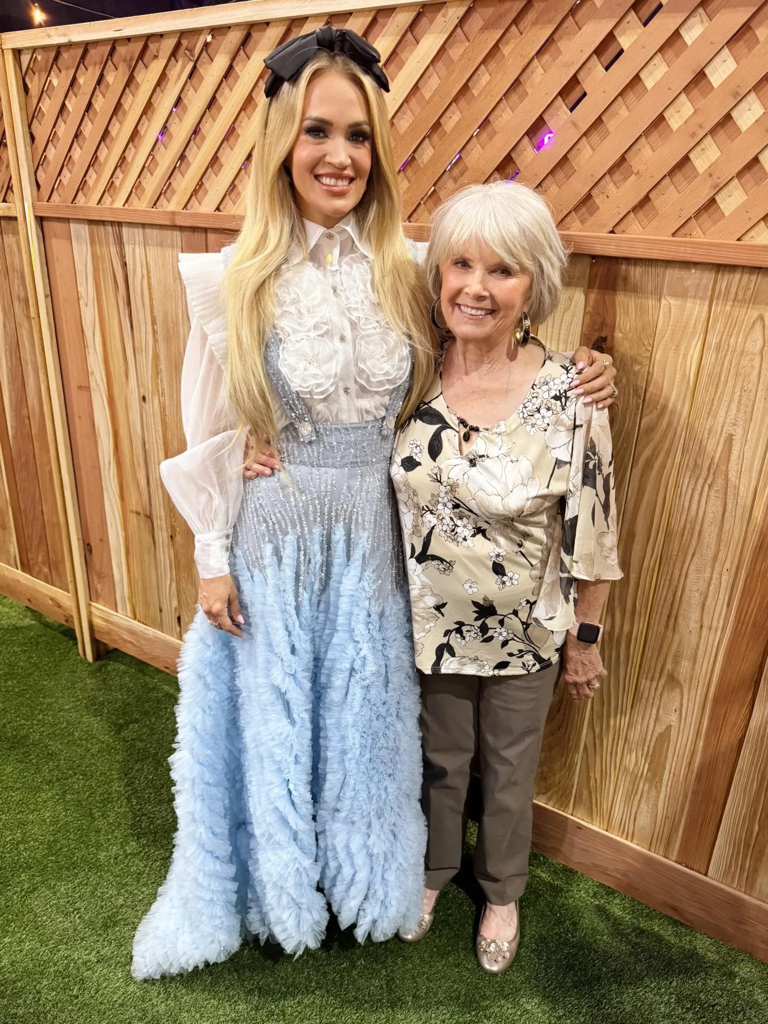 So glad to have my mom with me on American Idol tonight! I’m missing my boys, but she made this Mother’s Day extra special! ❤️