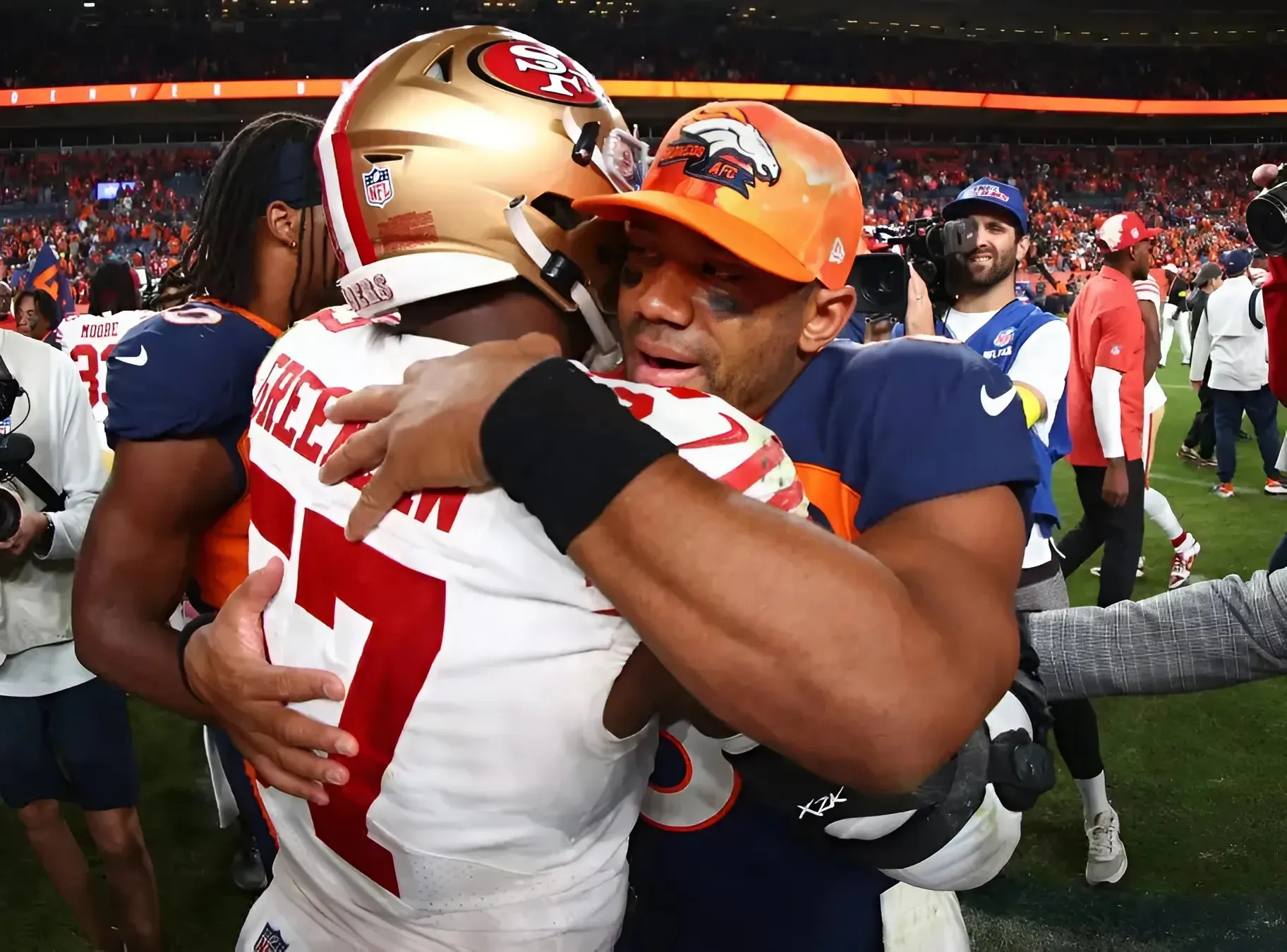 Unexpected Broncos Lifeline: Pro Bowl Free Agent Poised for Stunning Early Return to Supercharge Denver’s Playoff Push