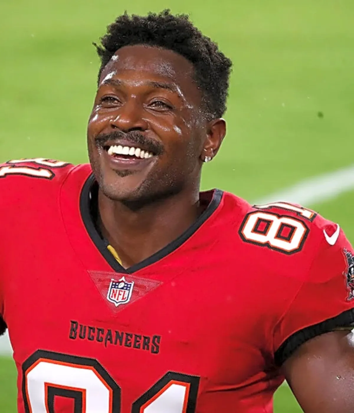 Ex-Buccaneers WR Antonio Brown reacts to Tom Brady’s comments on leaked DMs