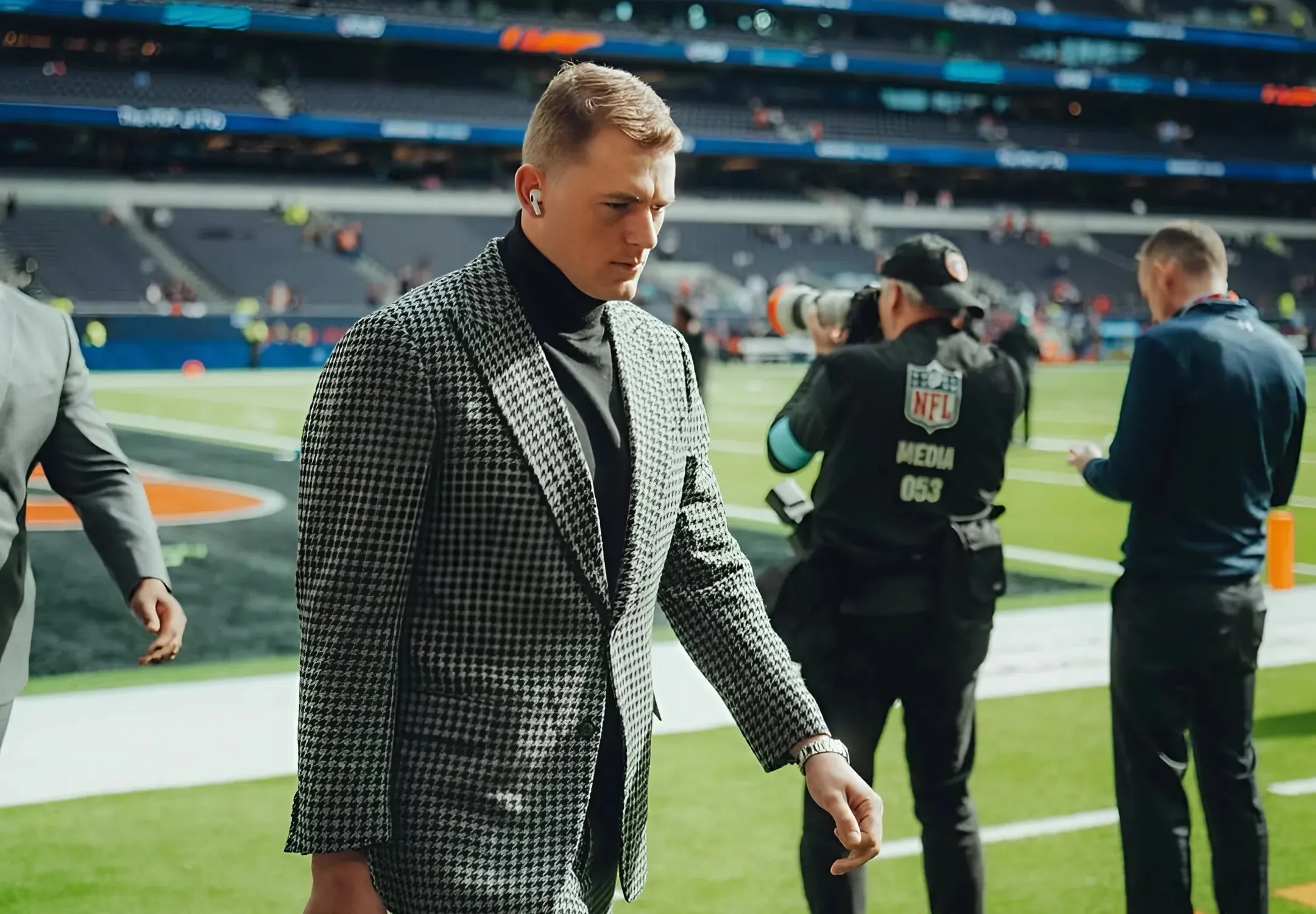 49ers QB Proposed as Trade Option to Replace Derek Carr