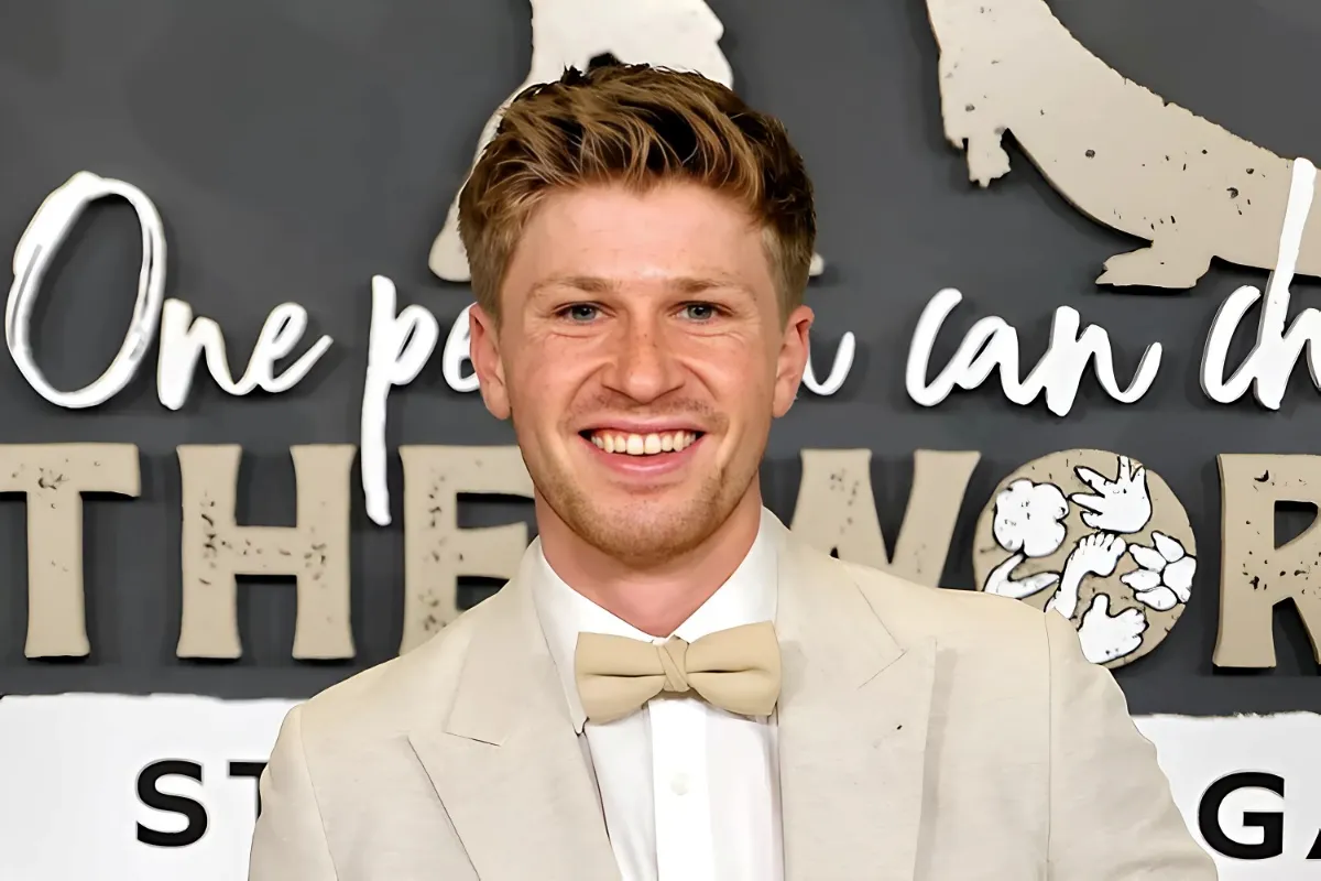 Robert Irwin Teases He'll Be Stripping Down on Dancing with the Stars: 'Don't Think That Shirt's Lasting Long' tram