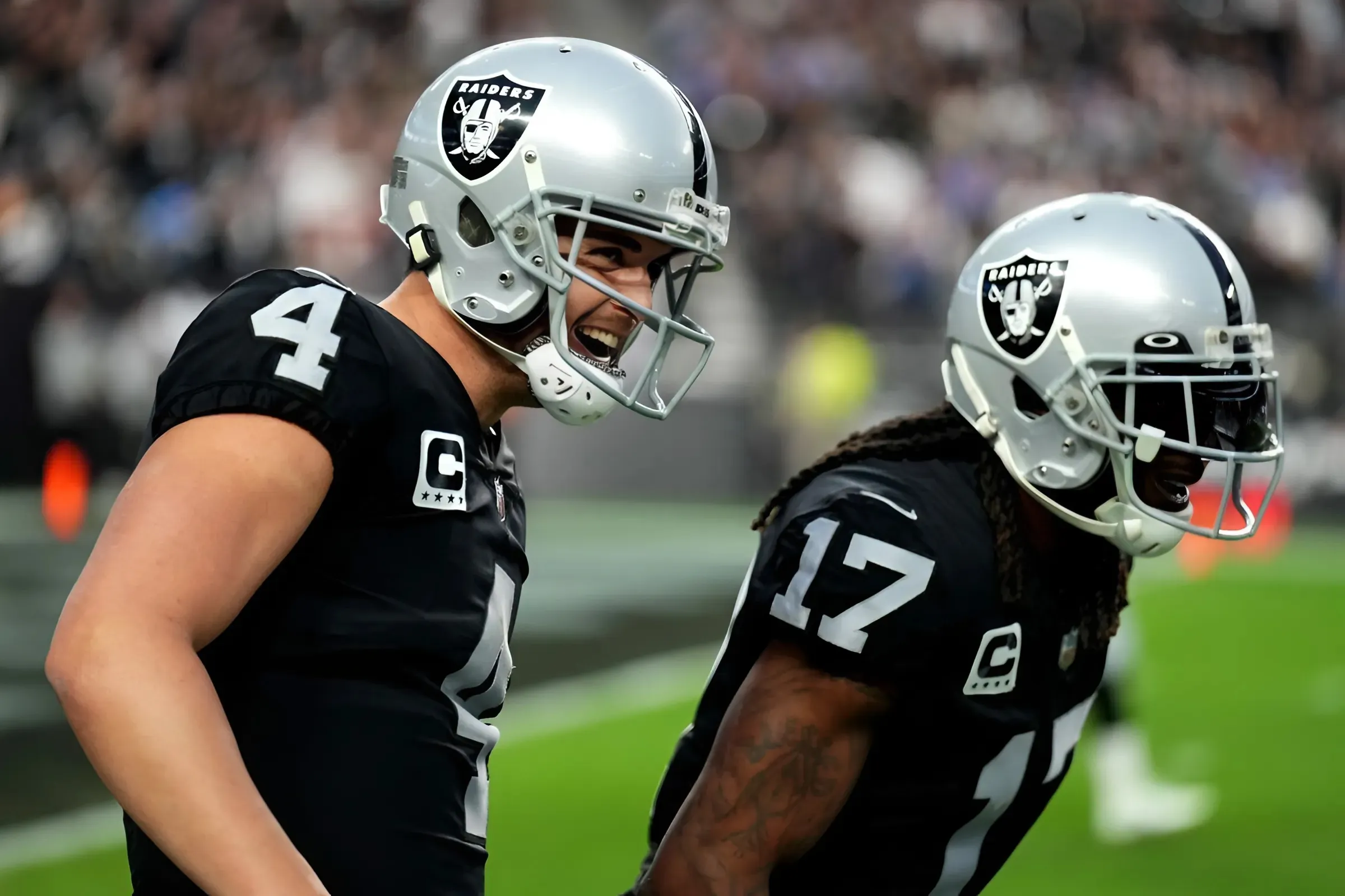 Davante Adams Has Strong Message for Derek Carr After Retirement News