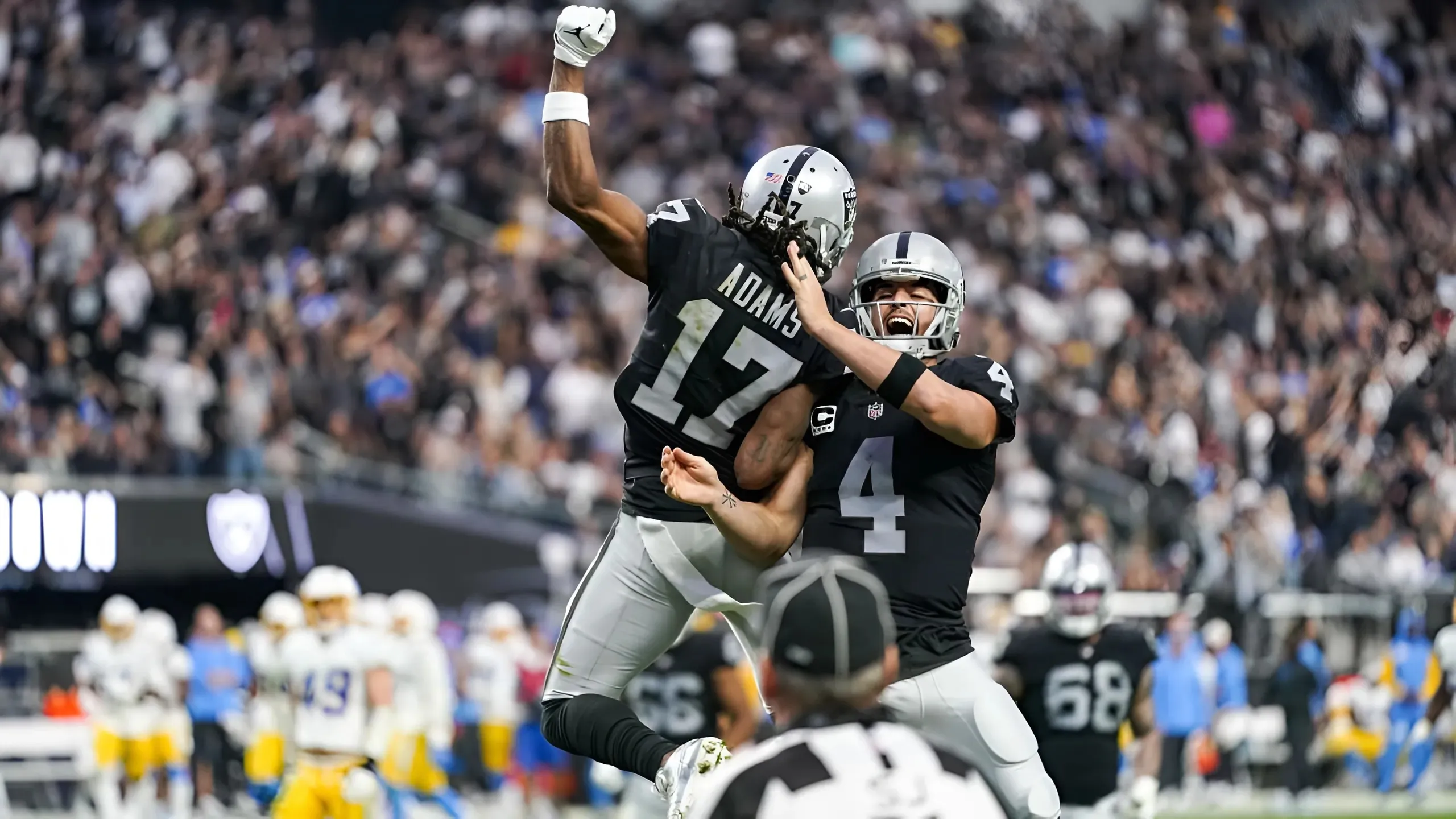 Davante Adams Has Strong Message for Derek Carr After Retirement News