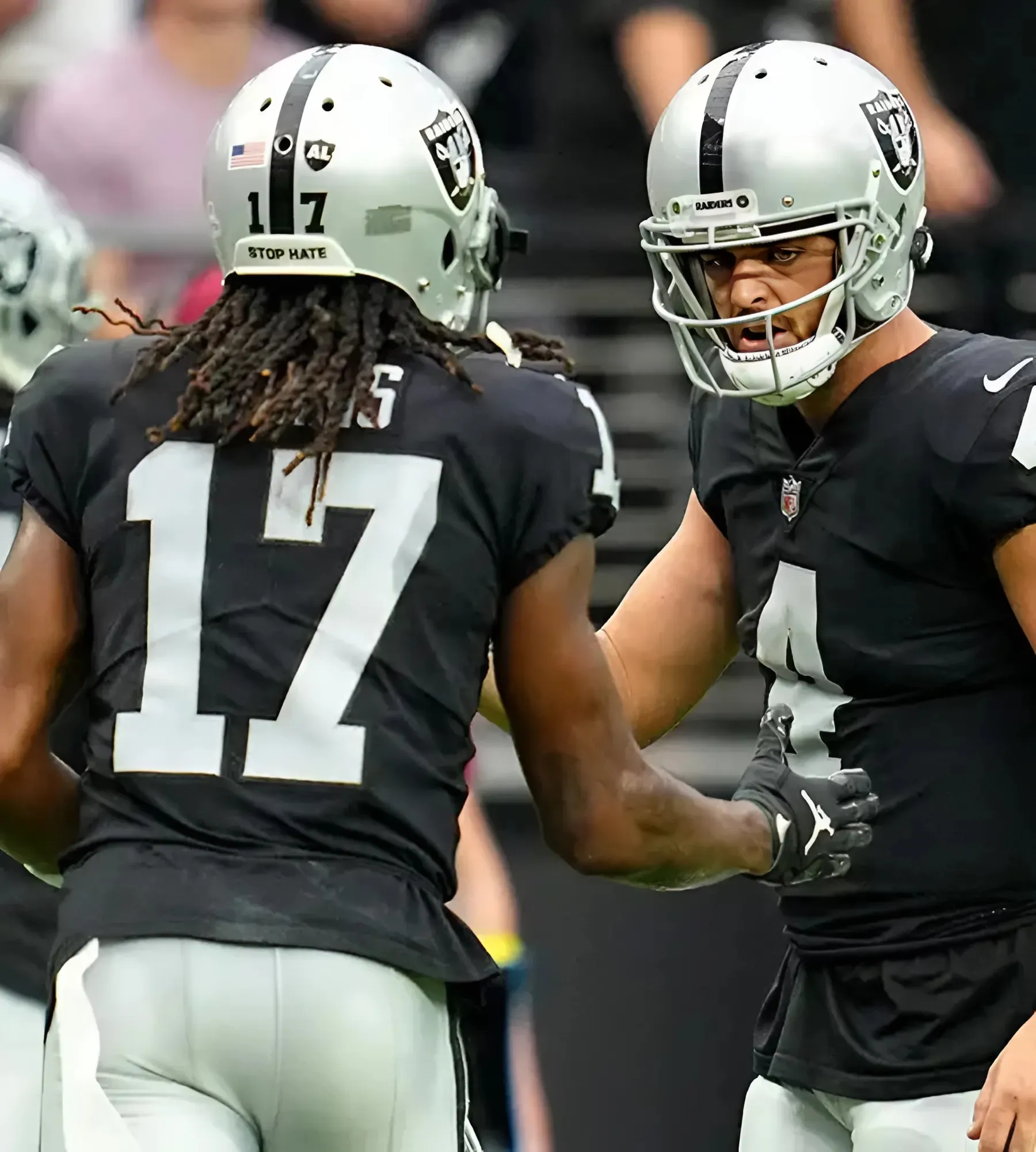 Davante Adams Has Strong Message for Derek Carr After Retirement News