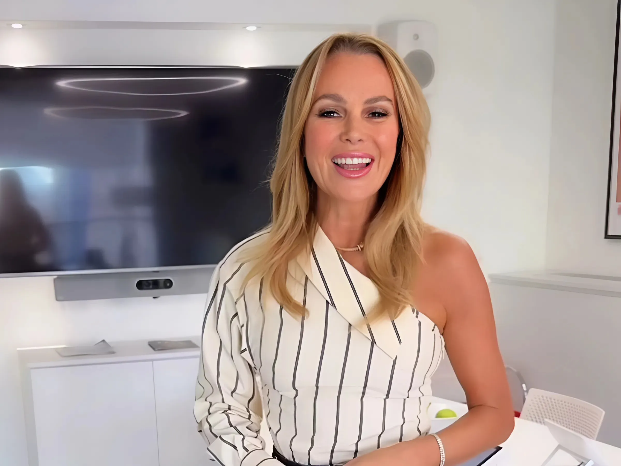 Britain's Got Talent's Amanda Holden shows off legs in summer mini skirt that's 40% off