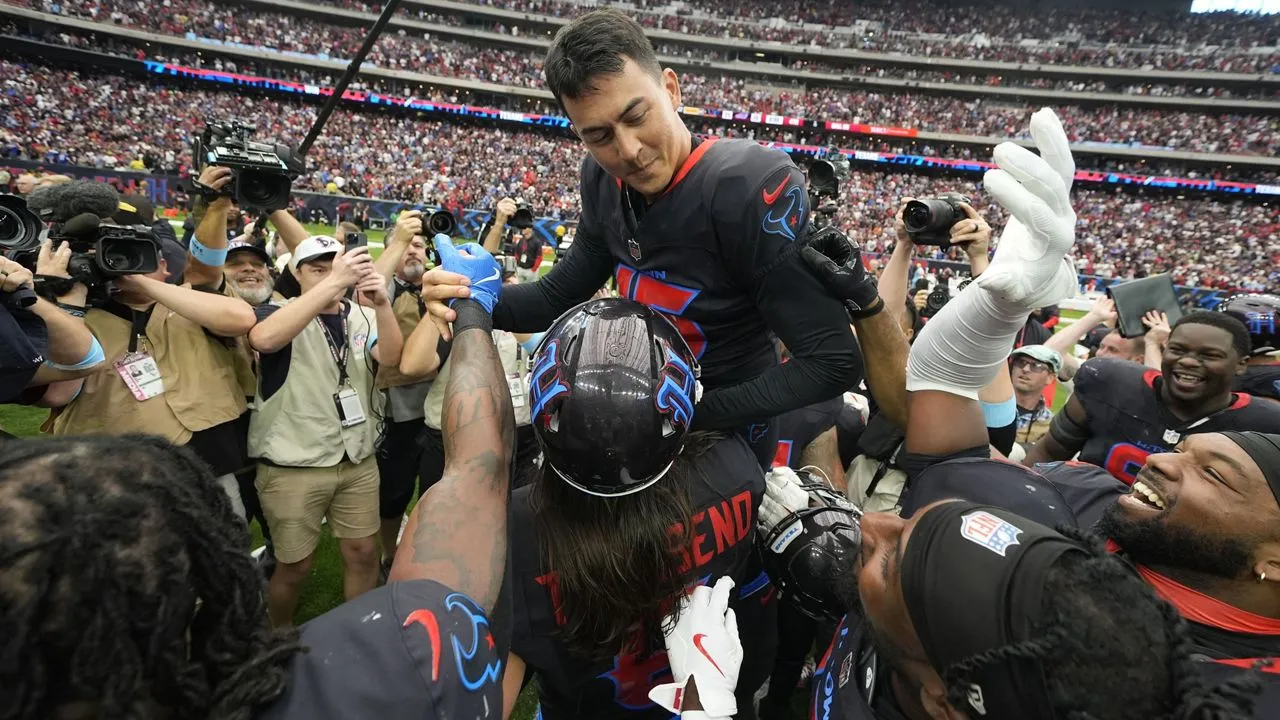 Texans Make Intriguing Contract Move on Ka'imi Fairbairn Texans Make Intriguing Contract Move on Ka'imi Fairbairn
