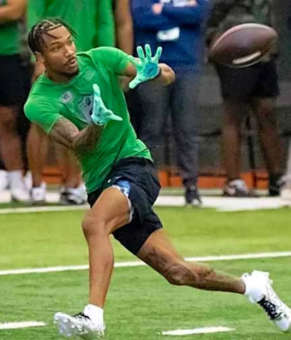 Tez Johnson’s Cool Reaction To Lockermate Mike Evans In Tampa Bay Locker Room