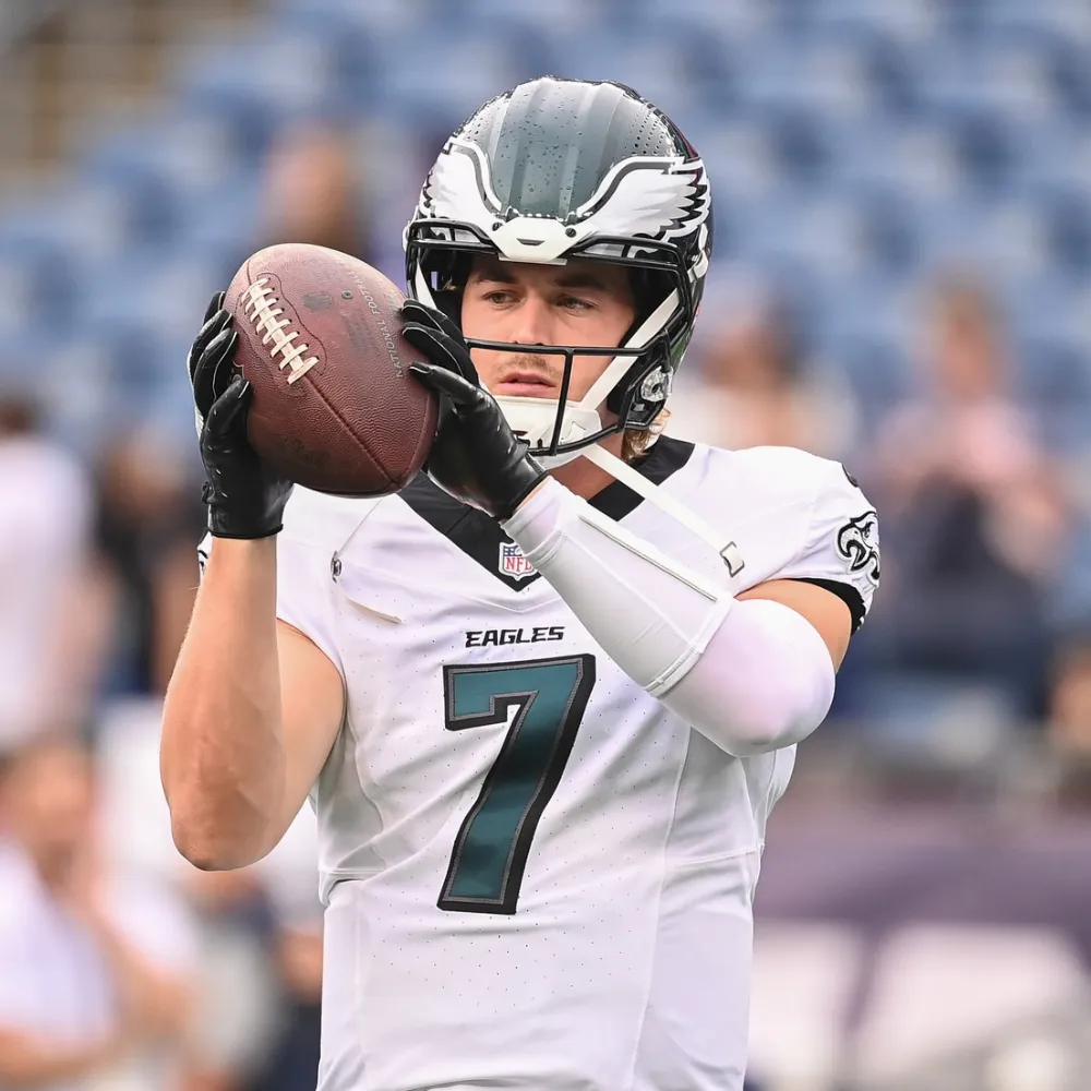 Former Eagles QB Called ‘Odd Man Out’ in AFC North Battle - suong