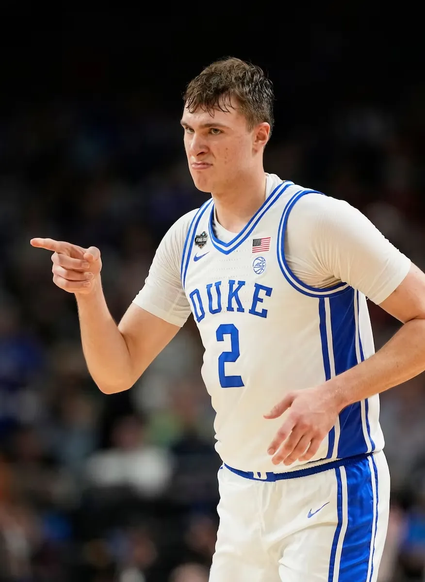Mavericks Could Trade Cooper Flagg For Giannis Antetokounmpo