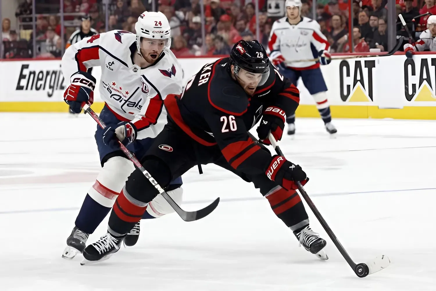 Hurricanes Storm Past Capitals with 5-2 Win, Pushing Washington to the Edge of Elimination trucc