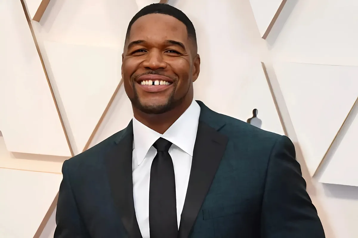 Michael Strahan Explains Why He 'Cannot Fathom' Ever Competing on Dancing with the Stars tram