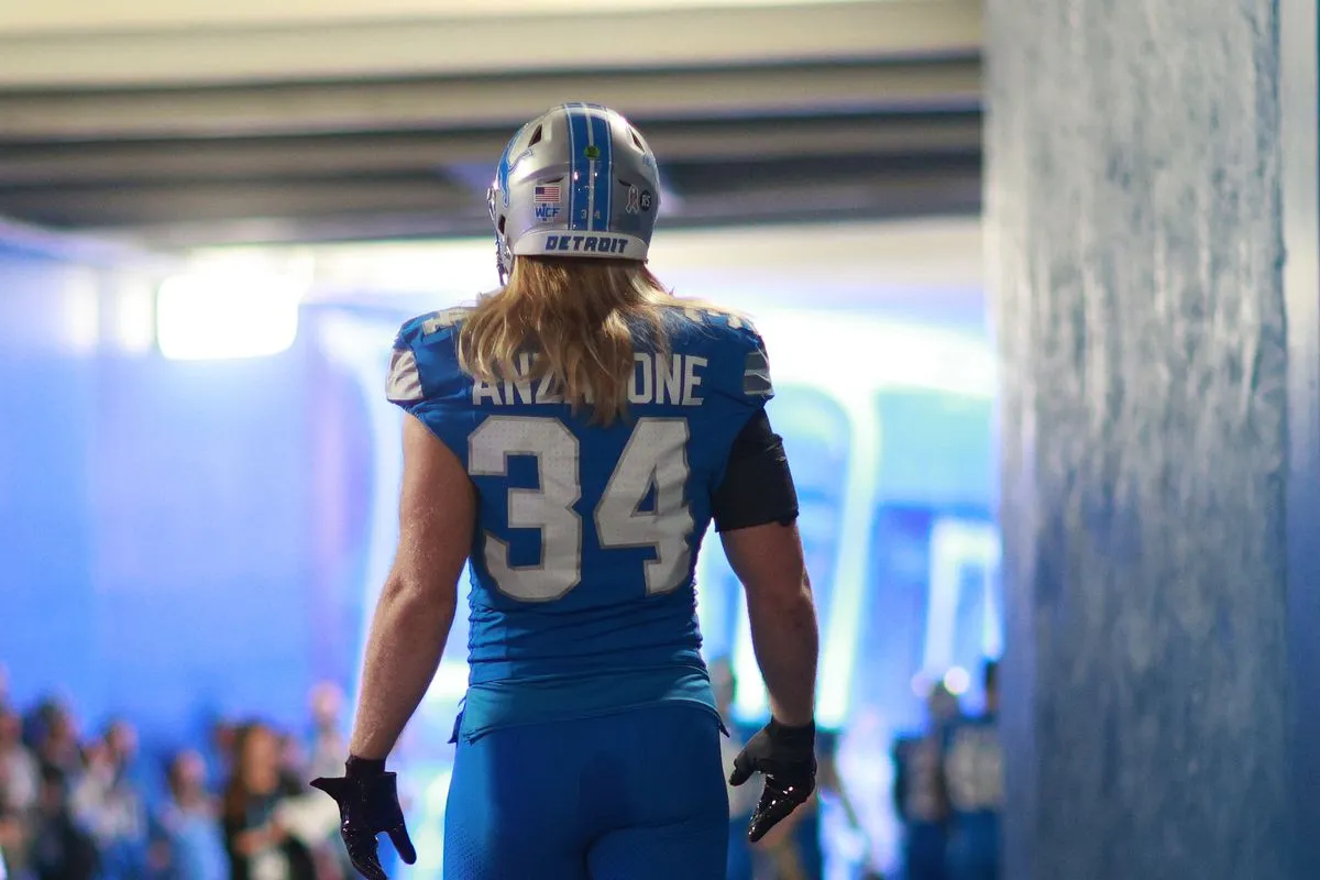 Lions' Alex Anzalone Takes Side of Rival Player in Ongoing Contract Dispute