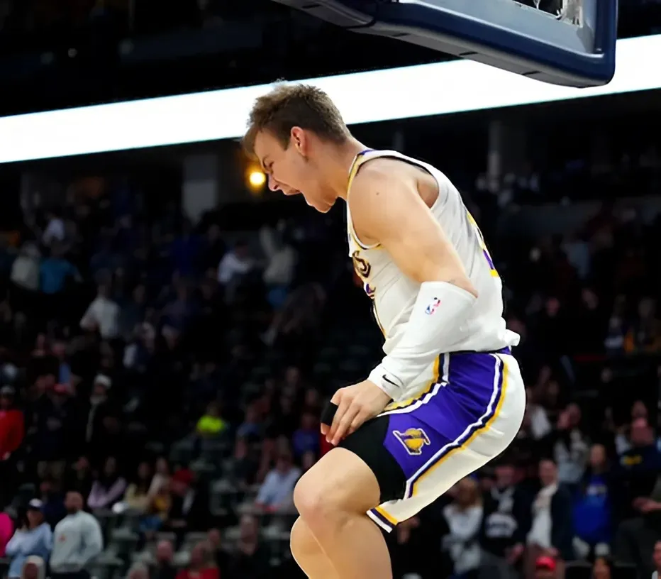 Lakers Predicted to Add 7-Foot-2 Center From Australia