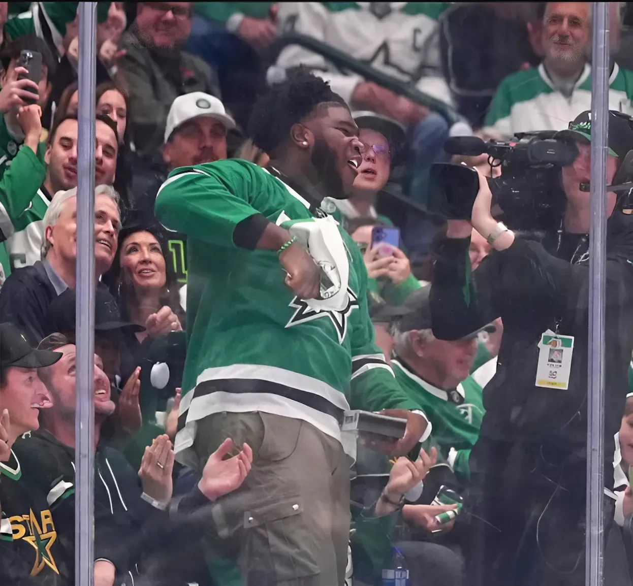 Alabama QB and former Tide star take in NHL game and it’s hilarious