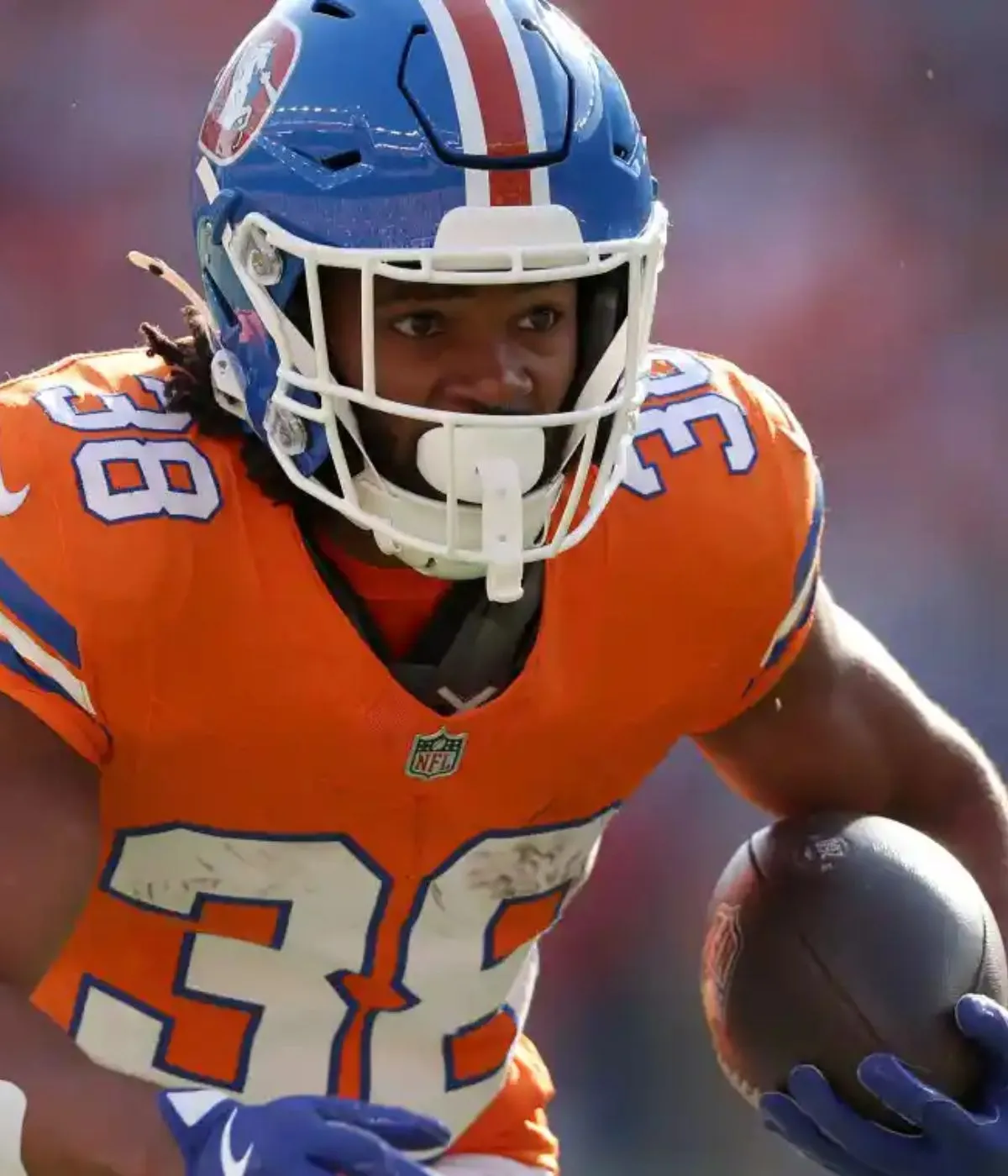 Broncos’ Rookie Predicted to ‘Take Backseat’ to Veteran RB