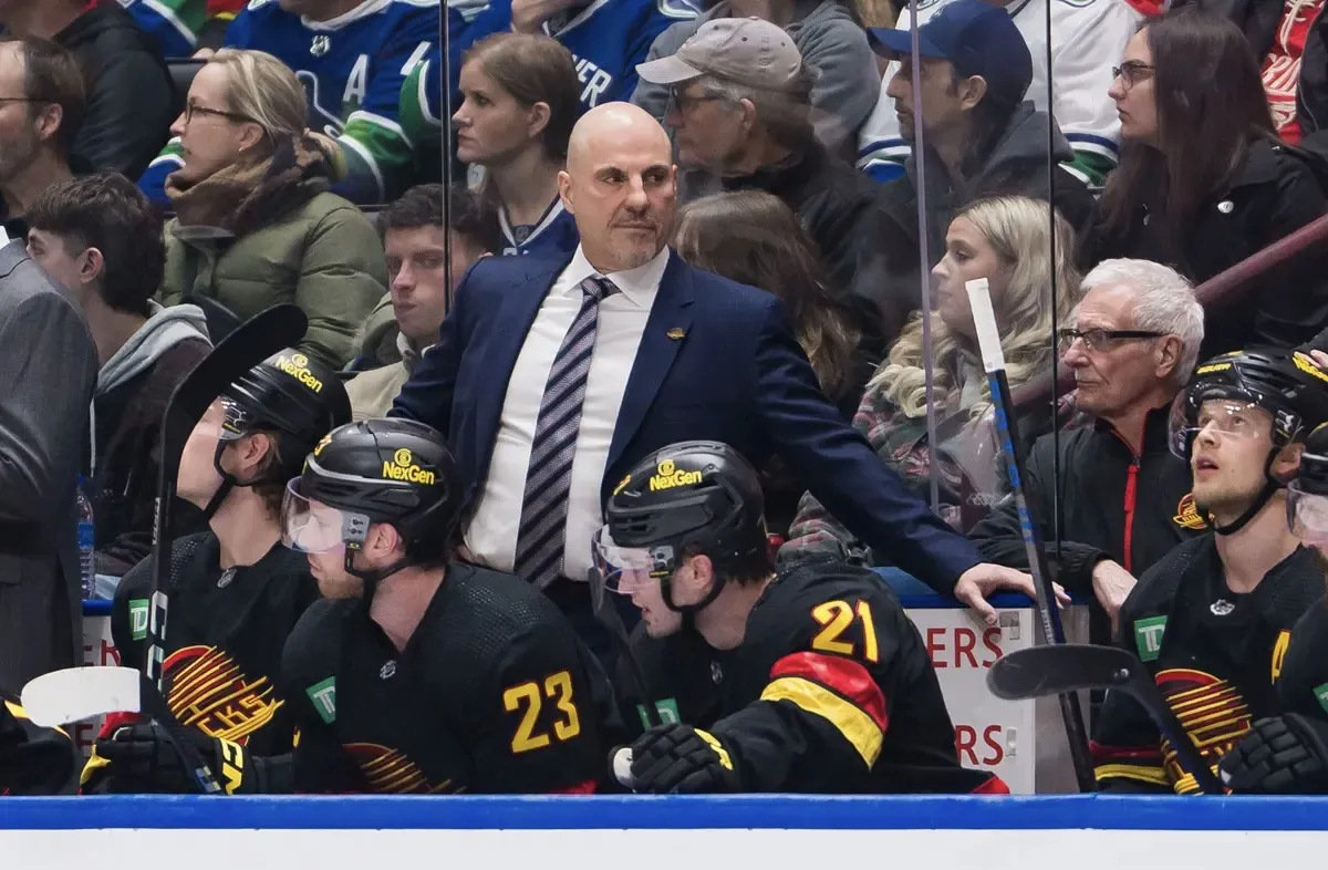 Bruins linked to former Canucks coach
