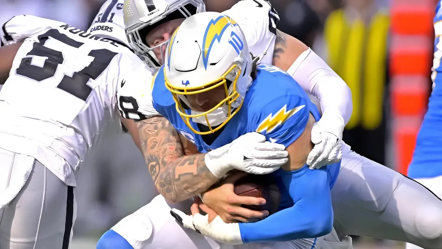 Raiders and Chargers brutally roast each other in schedule release videos