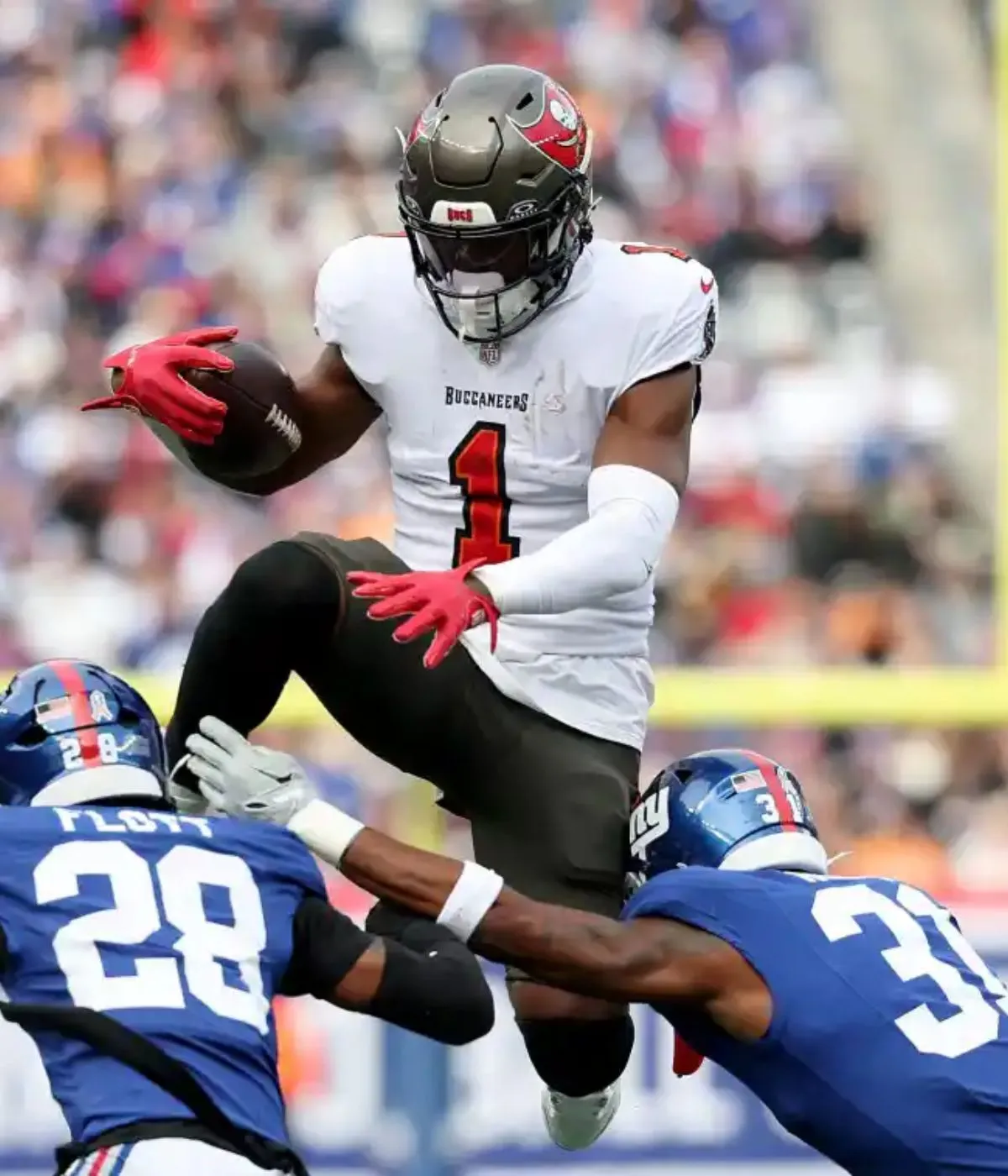 Trade Prediction Sends Buccaneers 1,500 Yard RB to NFC South Rival