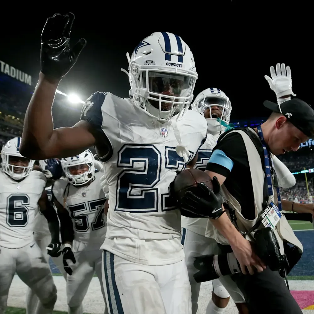 Former Dallas Cowboys starter at position of need signs with Titans