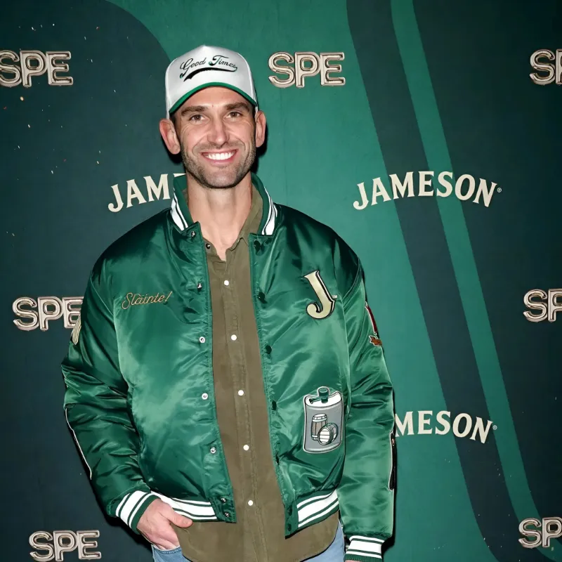 PHOTO: Carl Radke’s Soft Bar Sparks Concern After Fan Shares ‘Abandoned’ Building Pic, Plus Find Out How Much the Summer House Star Raised After His Own 6-Figure Investment-quang