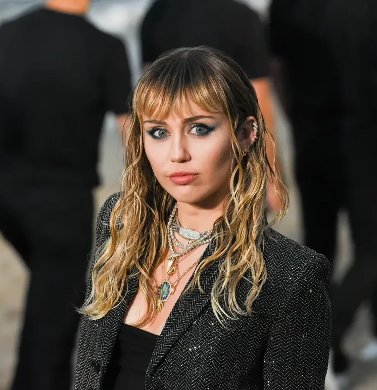Miley Cyrus Sparks Buzz Over Her Teeth at the 2025 Met Gala