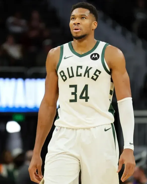 Lakers' expected interest in Giannis Antetokounmpo just took an unexpected turn