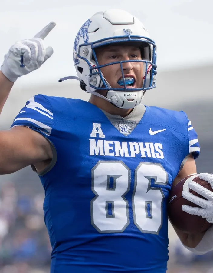 Lions Cut Ties With 6-Foot-6 Rookie Tight End After Minicamp