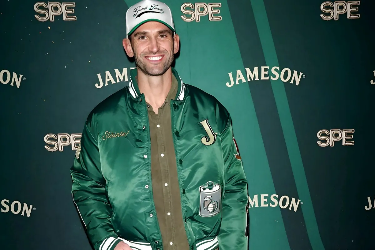 Carl Radke’s Soft Bar Sparks Concern After Fan Shares ‘Abandoned’ Building Pic, Plus Find Out How Much the Summer House Star Raised After His Own 6-Figure Investment tram