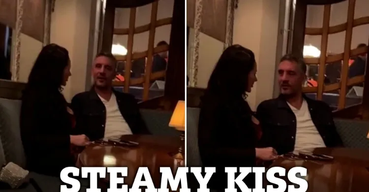 RHOBH’s Mauricio Umansky makes out with brunette as estranged wife Kyle Richards’ famous friends spot him at LA hotel RHOBH’s Mauricio Umansky makes out with brunette as estranged wife Kyle Richards’ famous friends spot him at LA hotel