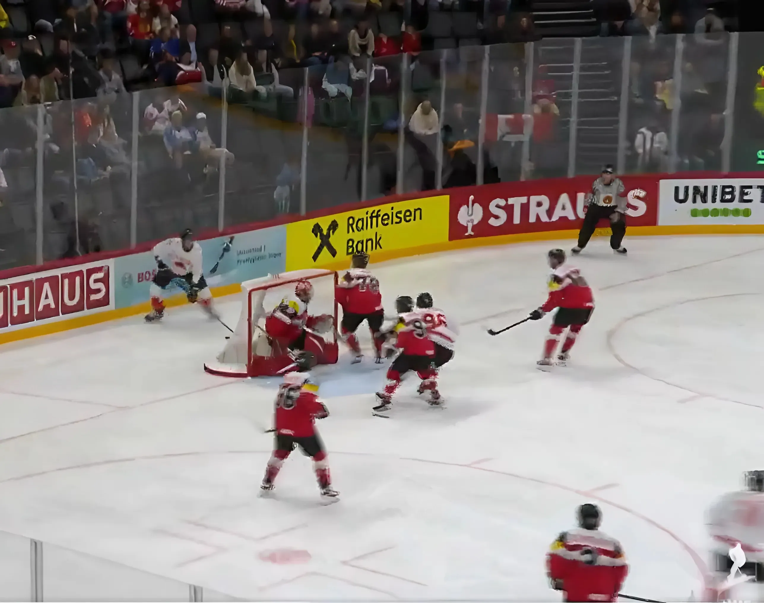 MacKinnon puts up three points, Canada burns Austria 5-1