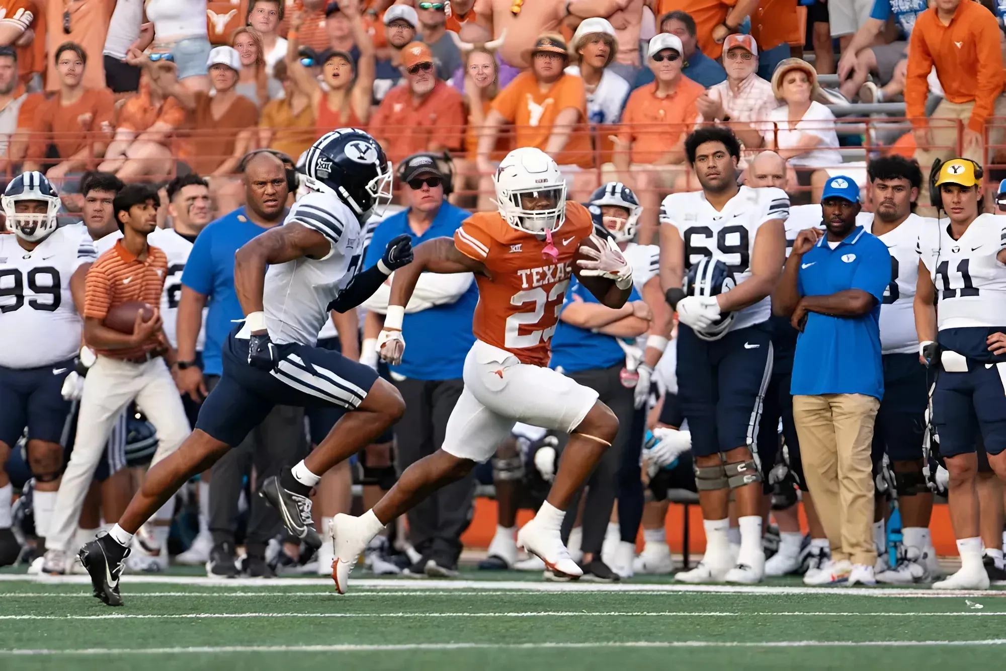 Cowboys’ 18-TD Rookie RB Called ‘Wild Card’ for Struggling Offense