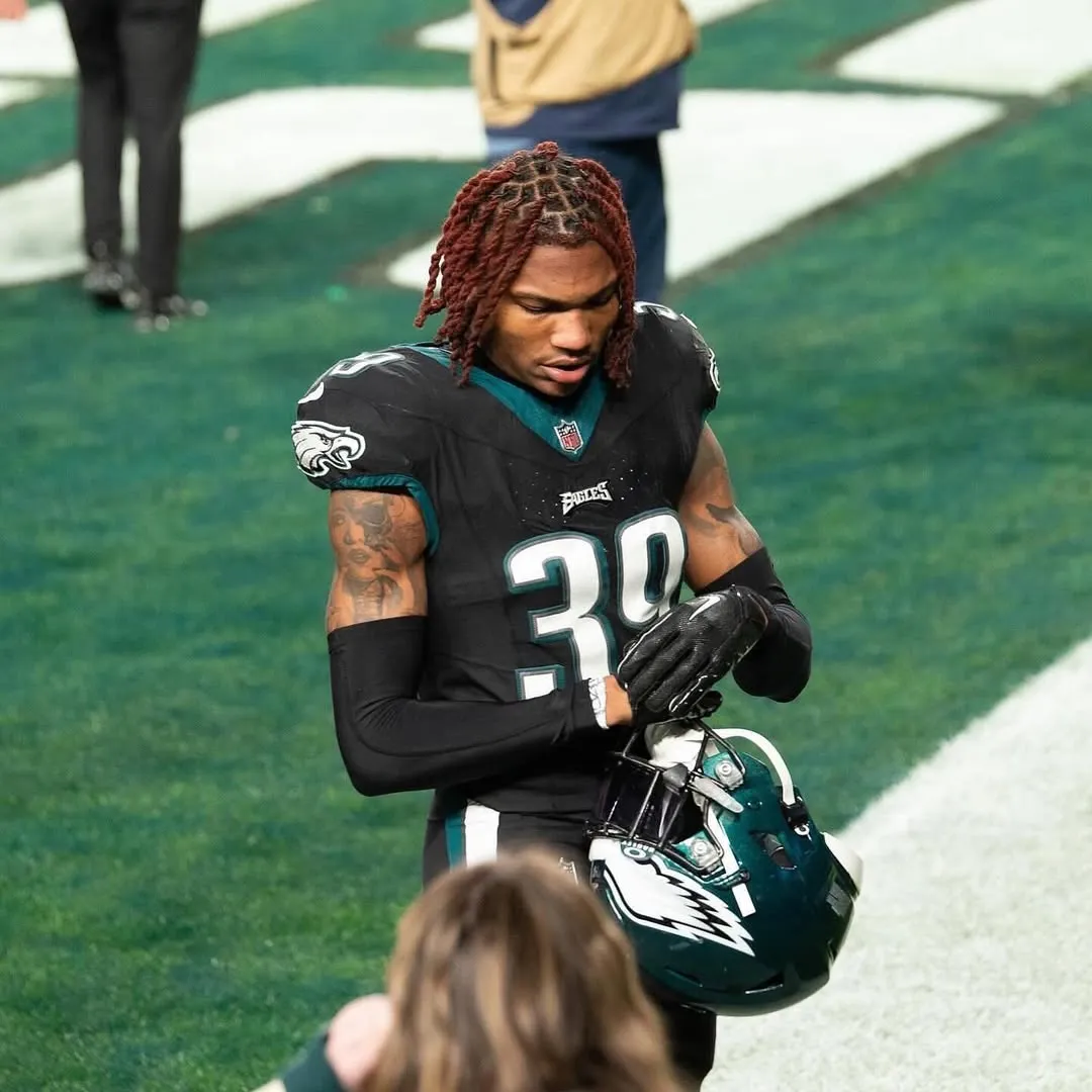 Social Media Reacts to Eagles CB’s Locker Room Surprise