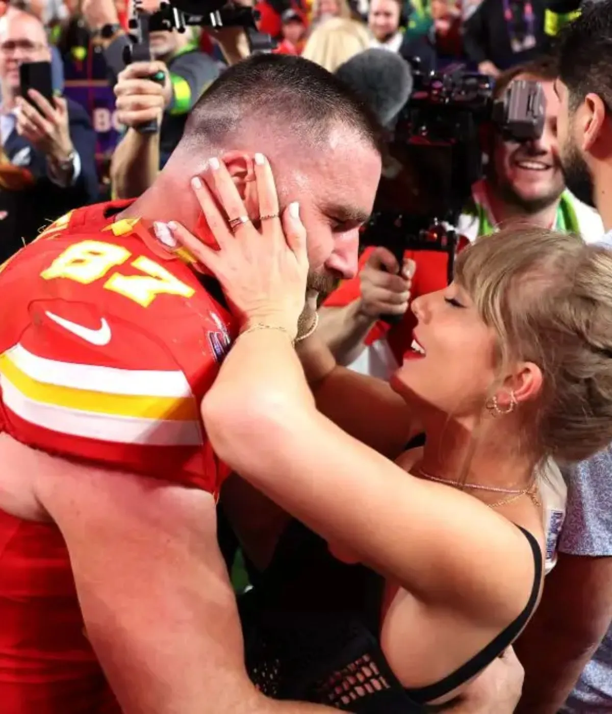 Travis Kelce Turns Heads With Flirty Taylor Swift Comment