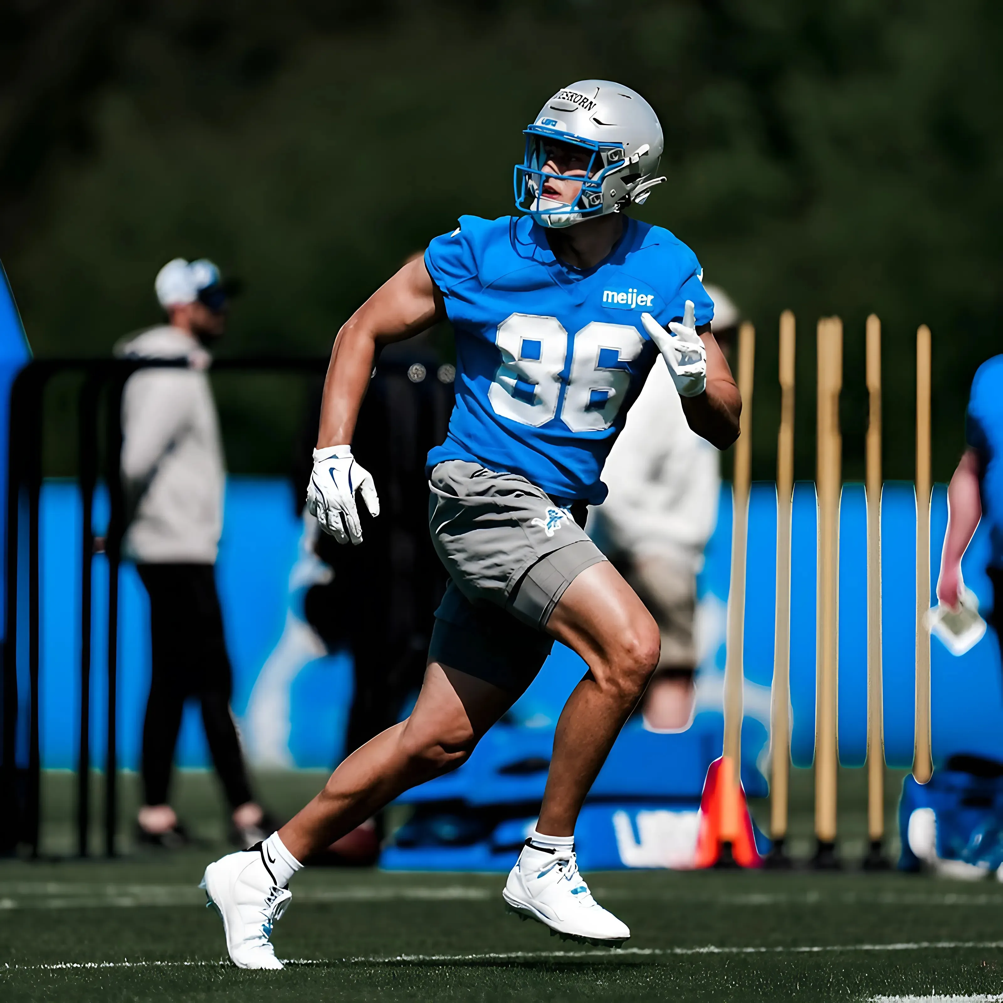Lions Cut Ties With 6-Foot-6 Rookie Tight End After Minicamp Lions Cut Ties With 6-Foot-6 Rookie Tight End After Minicamp