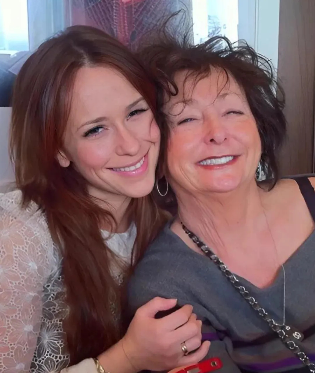 Jennifer Love Hewitt & Her Mom: A Bond That Radiates Pure Love