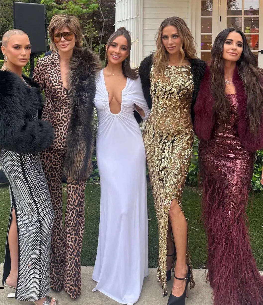 Go Inside Alexia Umansky & Jake Zingerman's Engagement Party at Kyle Richards' Home - suong