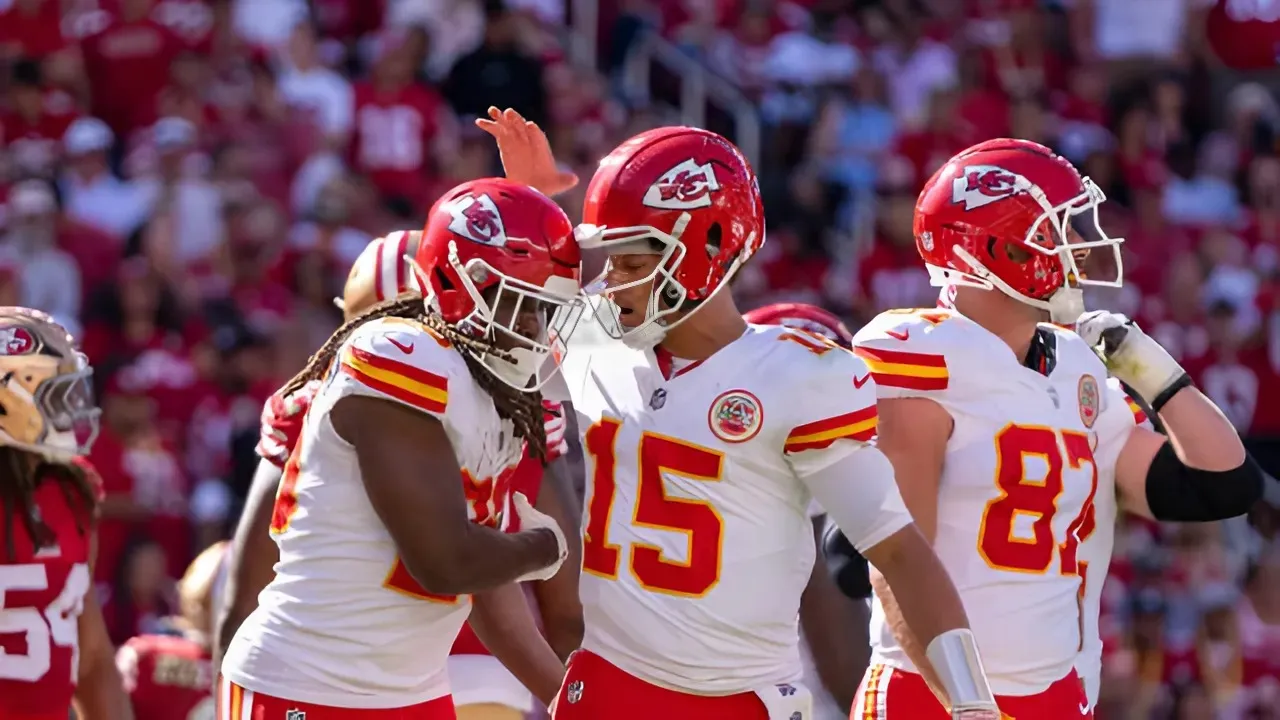 Chiefs Patrick Mahomes Fans Freaking Out at Viral Photo