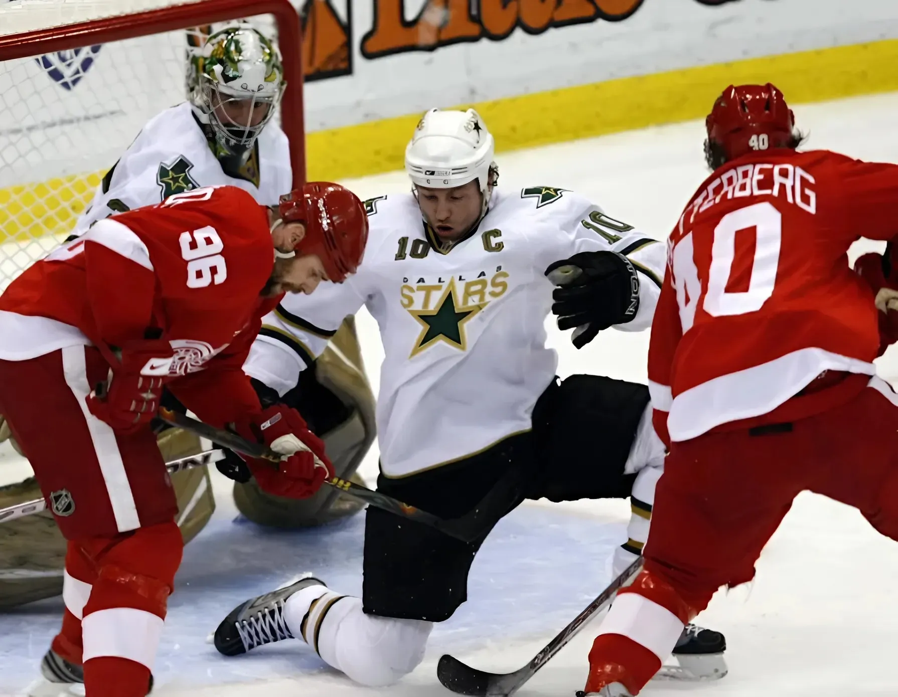 Zetterberg scores two shorties