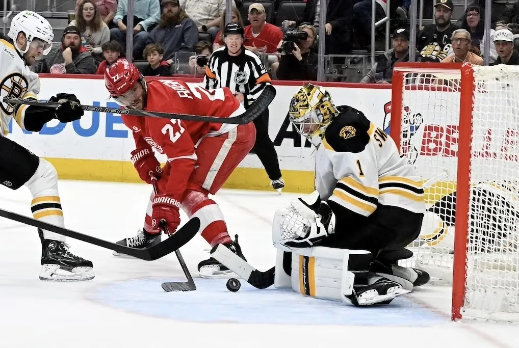 Division rival reportedly targeting Bruins’ Jeremy Swayman in shocking offseason twist
