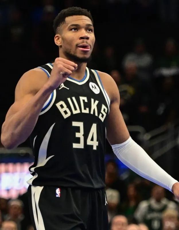 NBA insider reveals likelihood of Mavs trading Cooper Flagg for Giannis Antetokounmpo