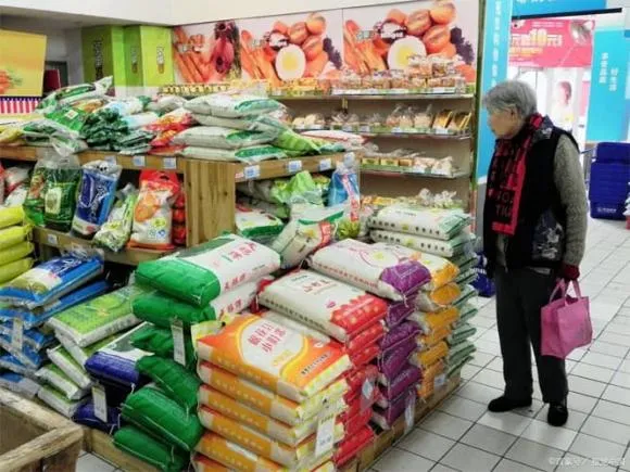 Trong vài tháng tới, nên tích trữ trước những mặt hàng này. Đây không phải là mê tín mà là kinh nghiệm của những người đã từng trải qua Trong vài tháng tới, nên tích trữ trước những mặt hàng này. Đây không phải là mê tín mà là kinh nghiệm của những người đã từng trải qua
