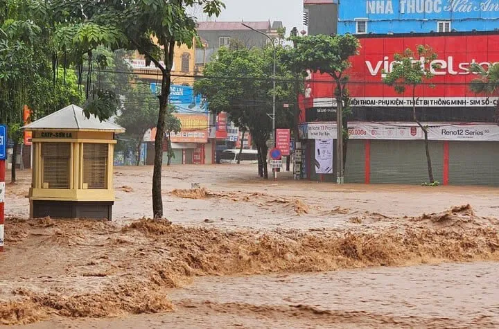 Không biết bà con Miền Bắc còn phải chịu cảnh cực kh::ổ này tới bao giờ: Đ::au đ::ớn quá trời ơi...