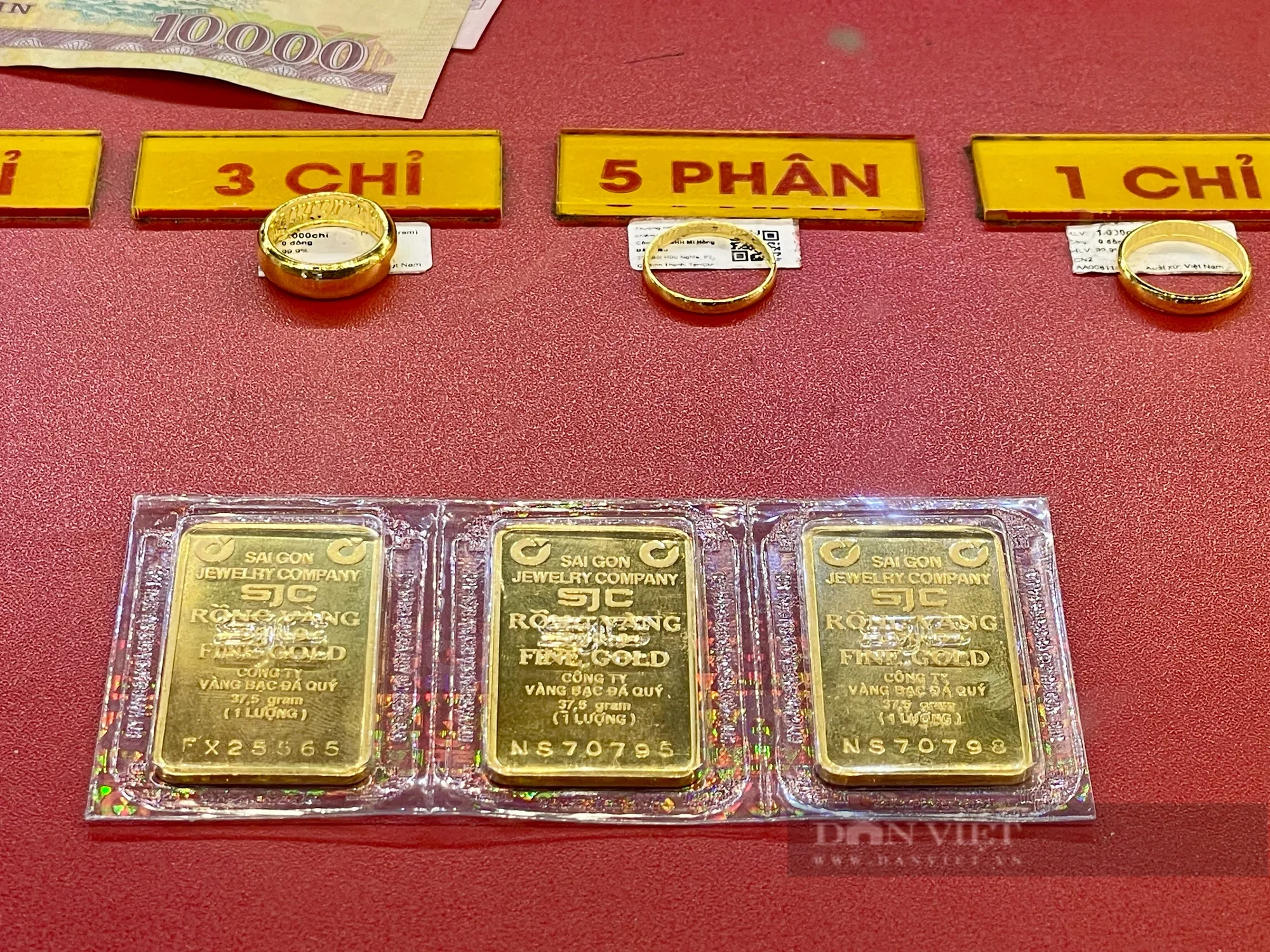 Giá vàng hôm nay 20/5: SJC 'đứng nhìn' đợt rút vốn lớn nhất lịch sử khỏi các quỹ ETF vàng
