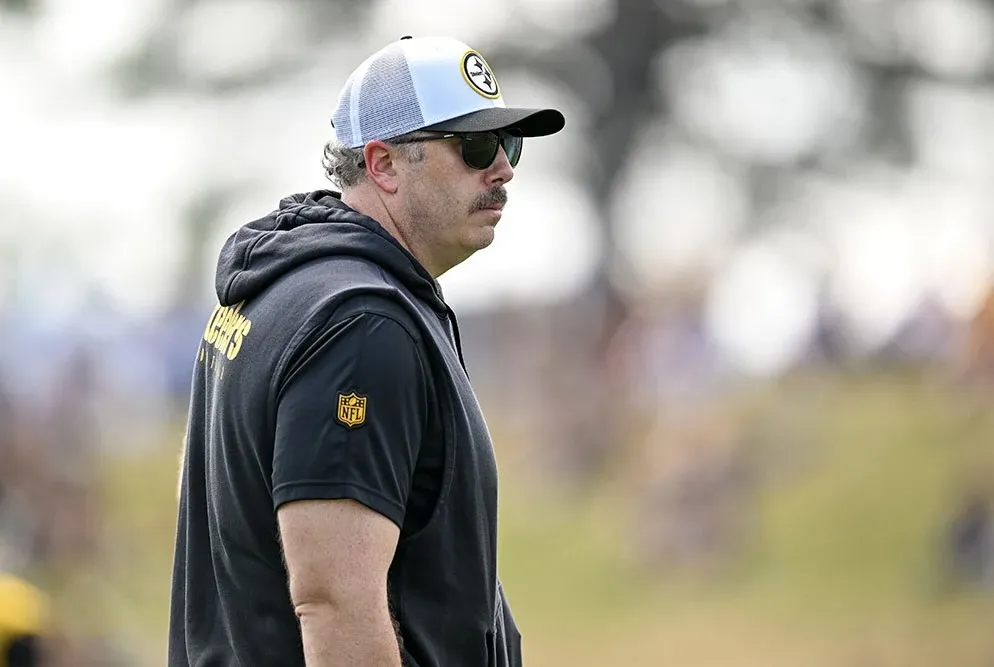 Steelers OC Arthur Smith reportedly does not want Aaron Rodgers running his offense