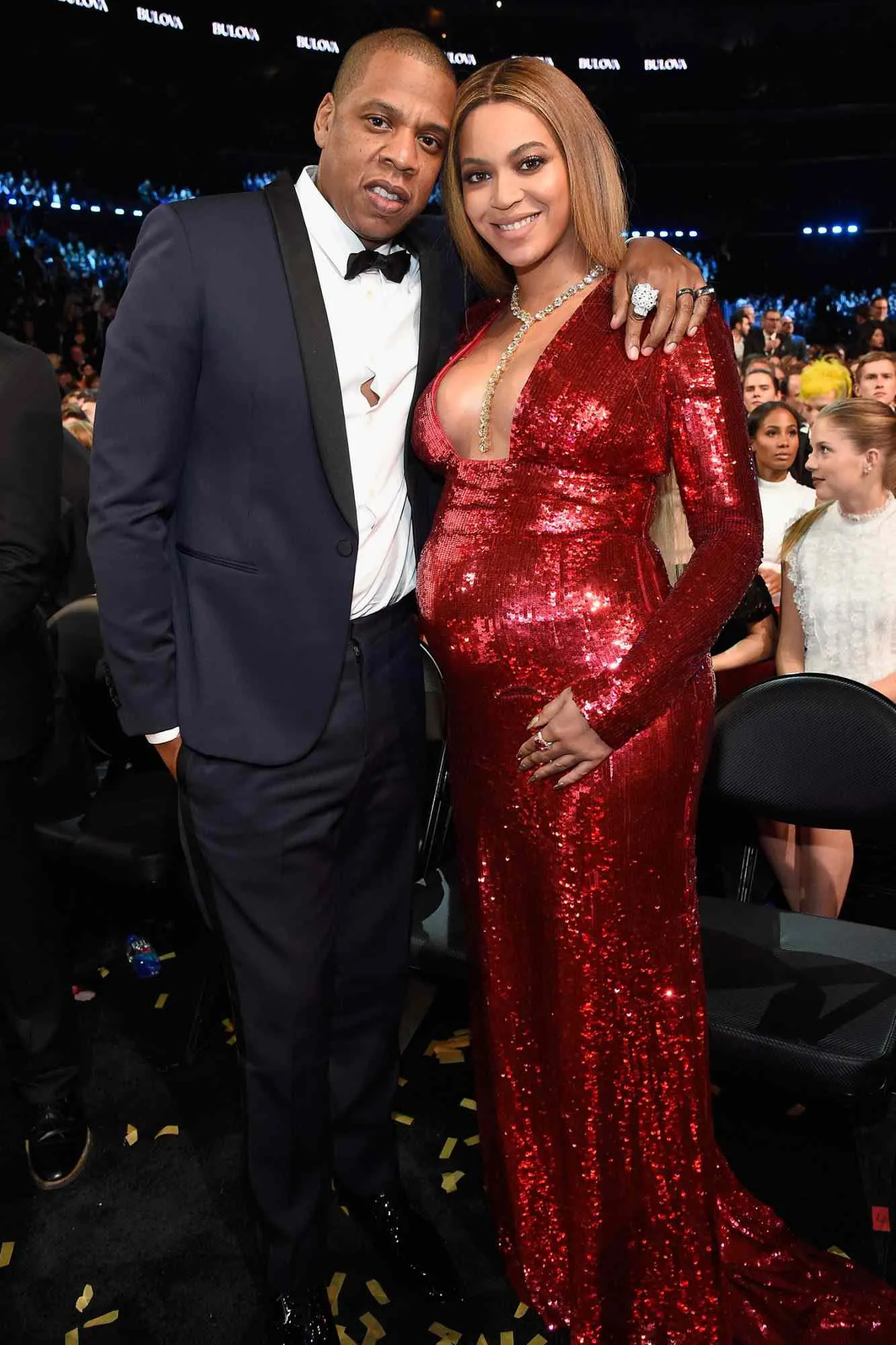 Beyonce impresses in a backless red sequin dress at the Grammy Awards, posing for photos with husband Jay Z💃😘