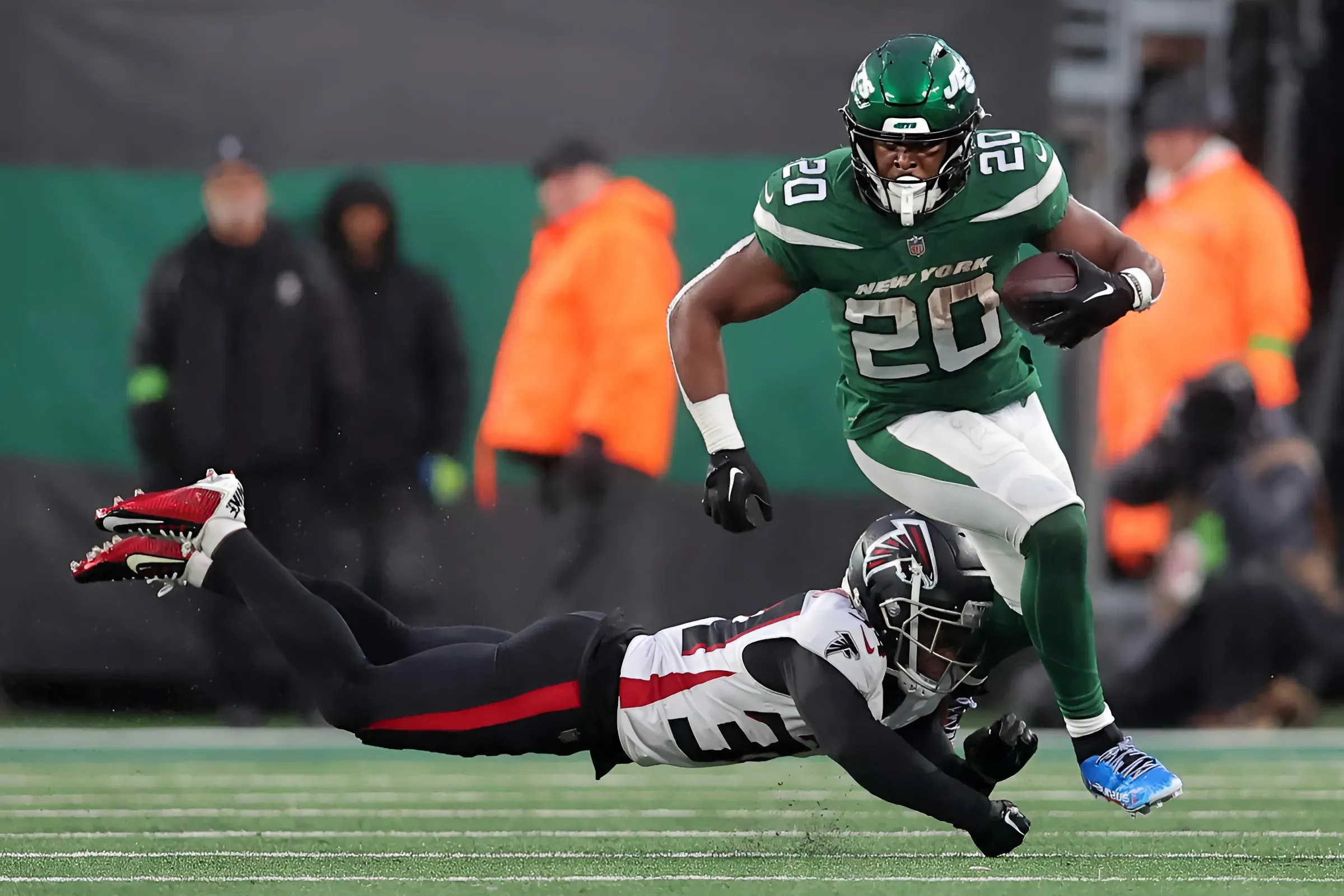 Bears Pitched to Pursue 2,300-Yard RB Amid Blockbuster Trade Rumors
