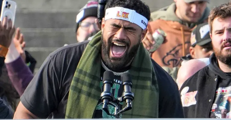 Eagles Left Tackle Takes Rookie O-Linemen Under His Wing, Delivers Message