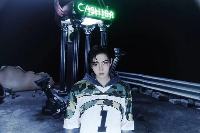Rookie Male Idol Sidelined with Rib Fracture, Will Perform Seated for Now