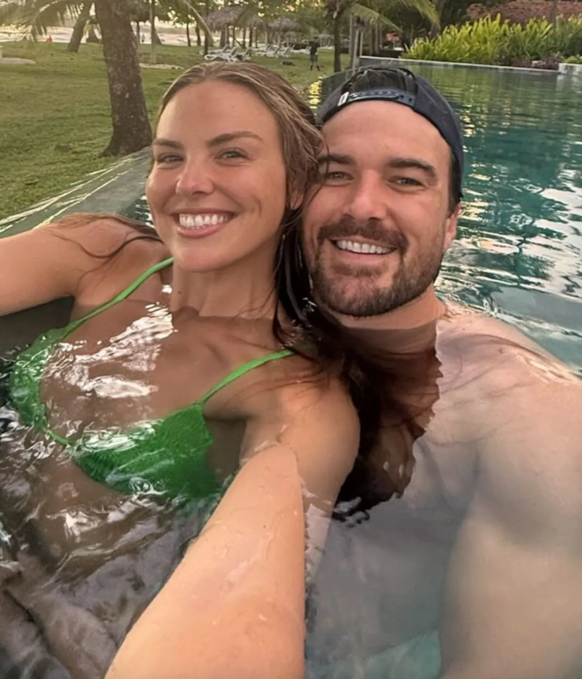 Hannah Brown’s Fiancé Adam Woolard Joins Her in Paradise: ‘Bring Your Fiancé to Work Day’