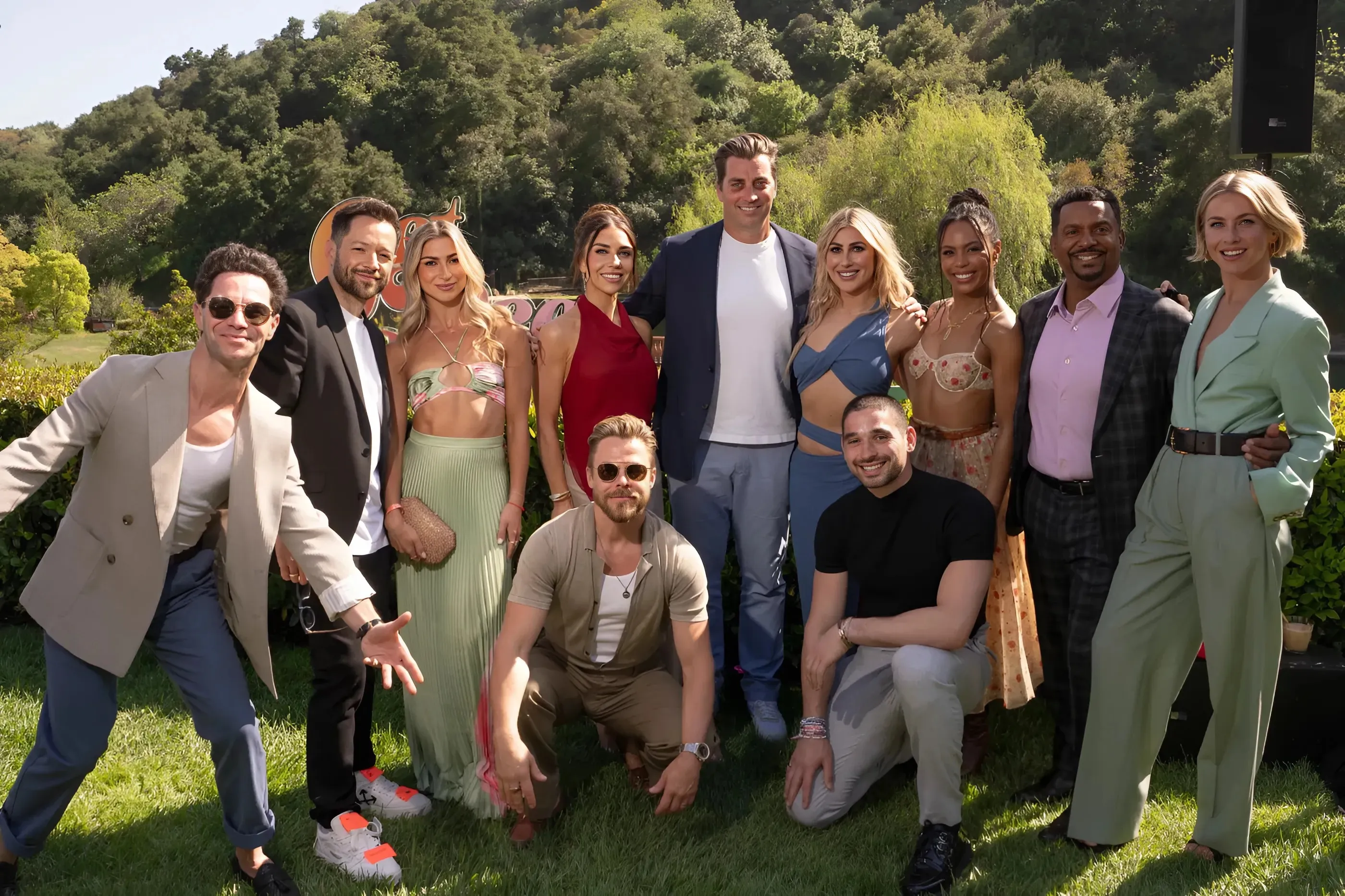 Another 'DWTS' Cast Member to Be Revealed This Week, with Fans Confident They Know Who trucc